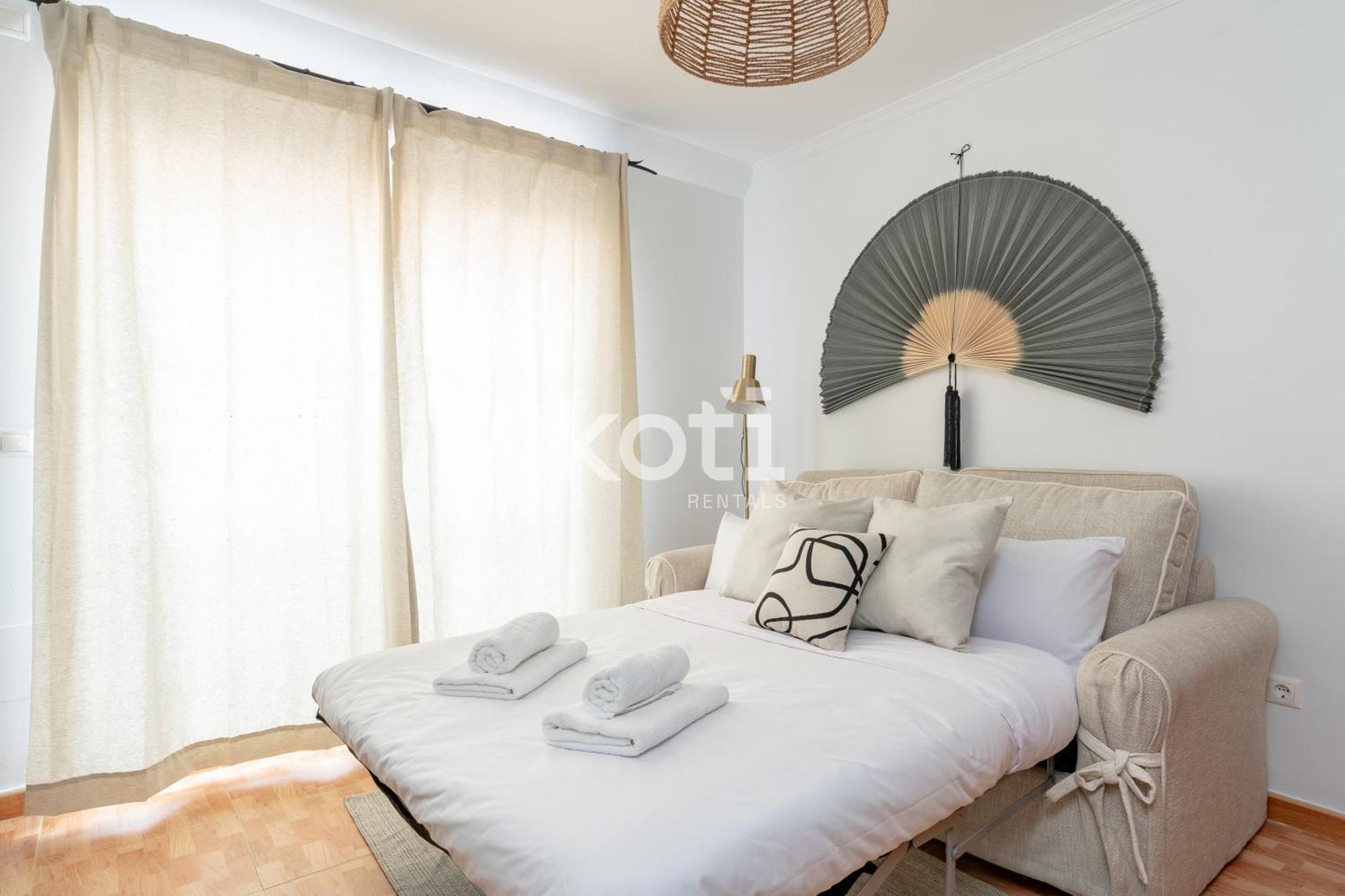 Koti Rentals - Sandy Beach Apartment Фуeнхирола Екстериор снимка
