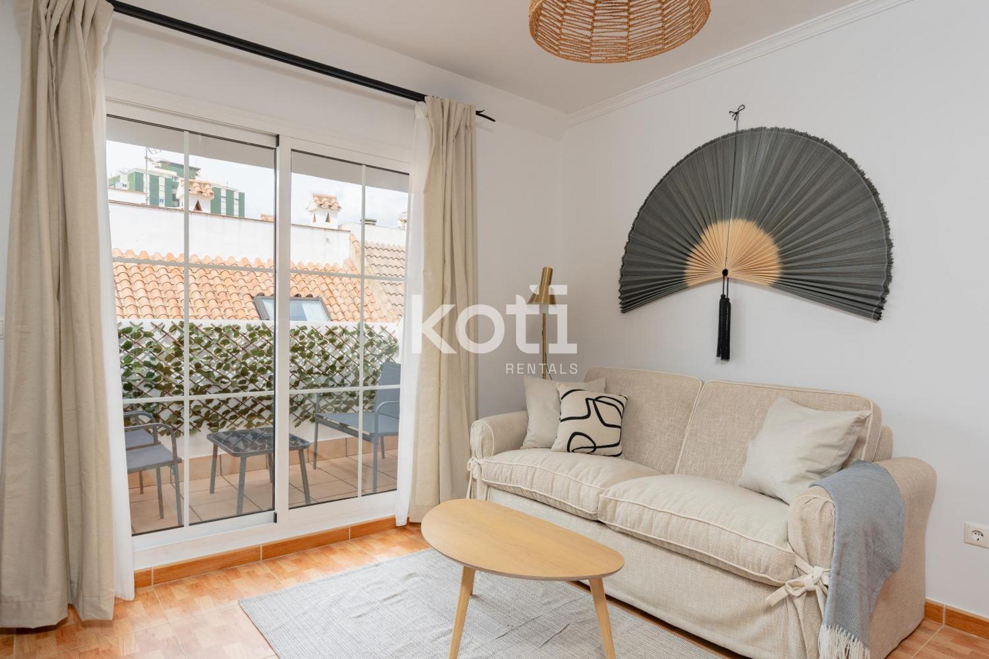 Koti Rentals - Sandy Beach Apartment Фуeнхирола Екстериор снимка
