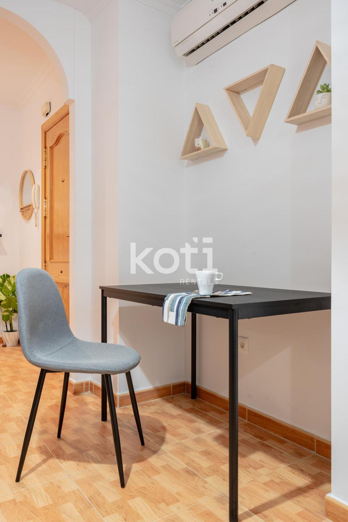 Koti Rentals - Sandy Beach Apartment Фуeнхирола Екстериор снимка