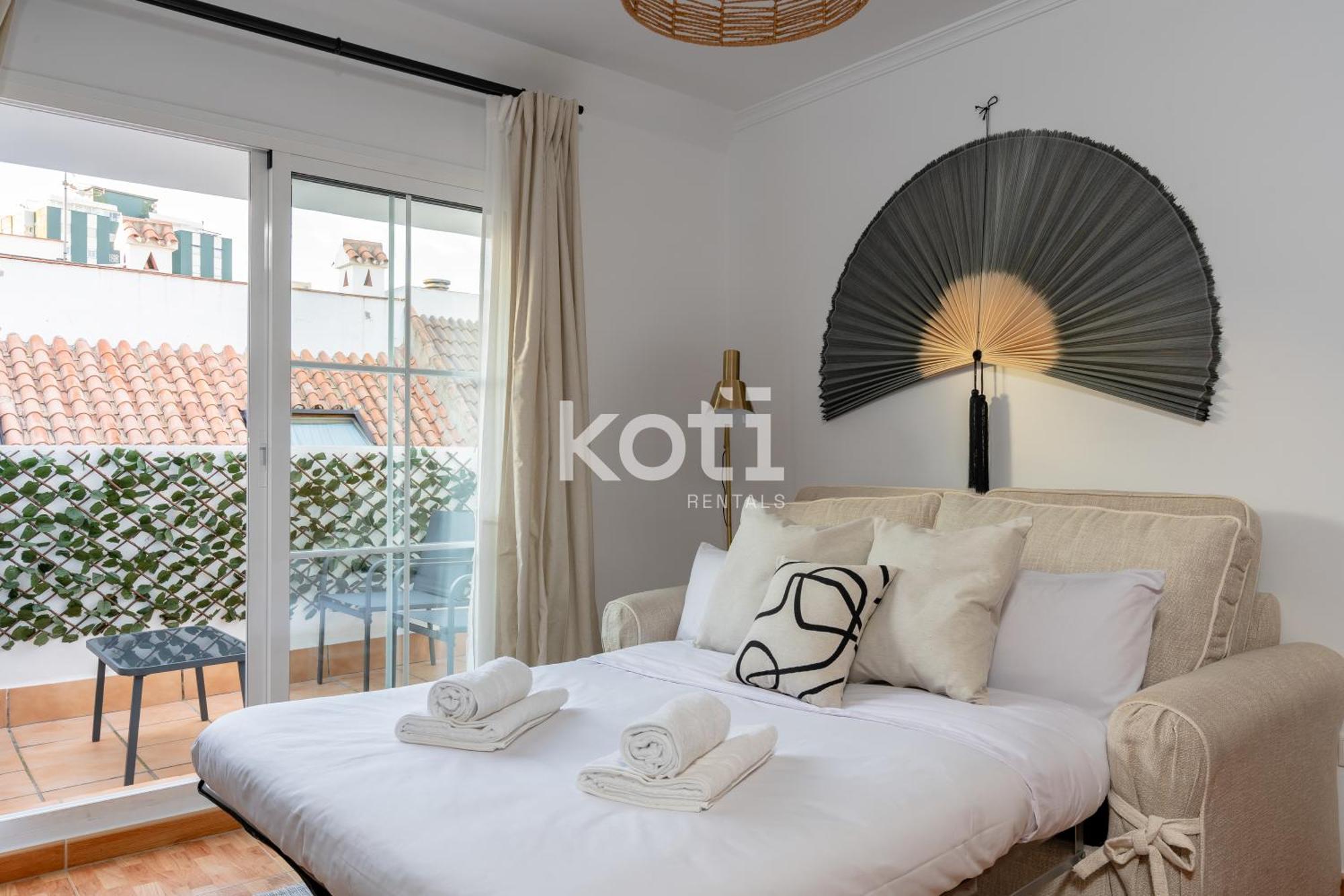 Koti Rentals - Sandy Beach Apartment Фуeнхирола Екстериор снимка