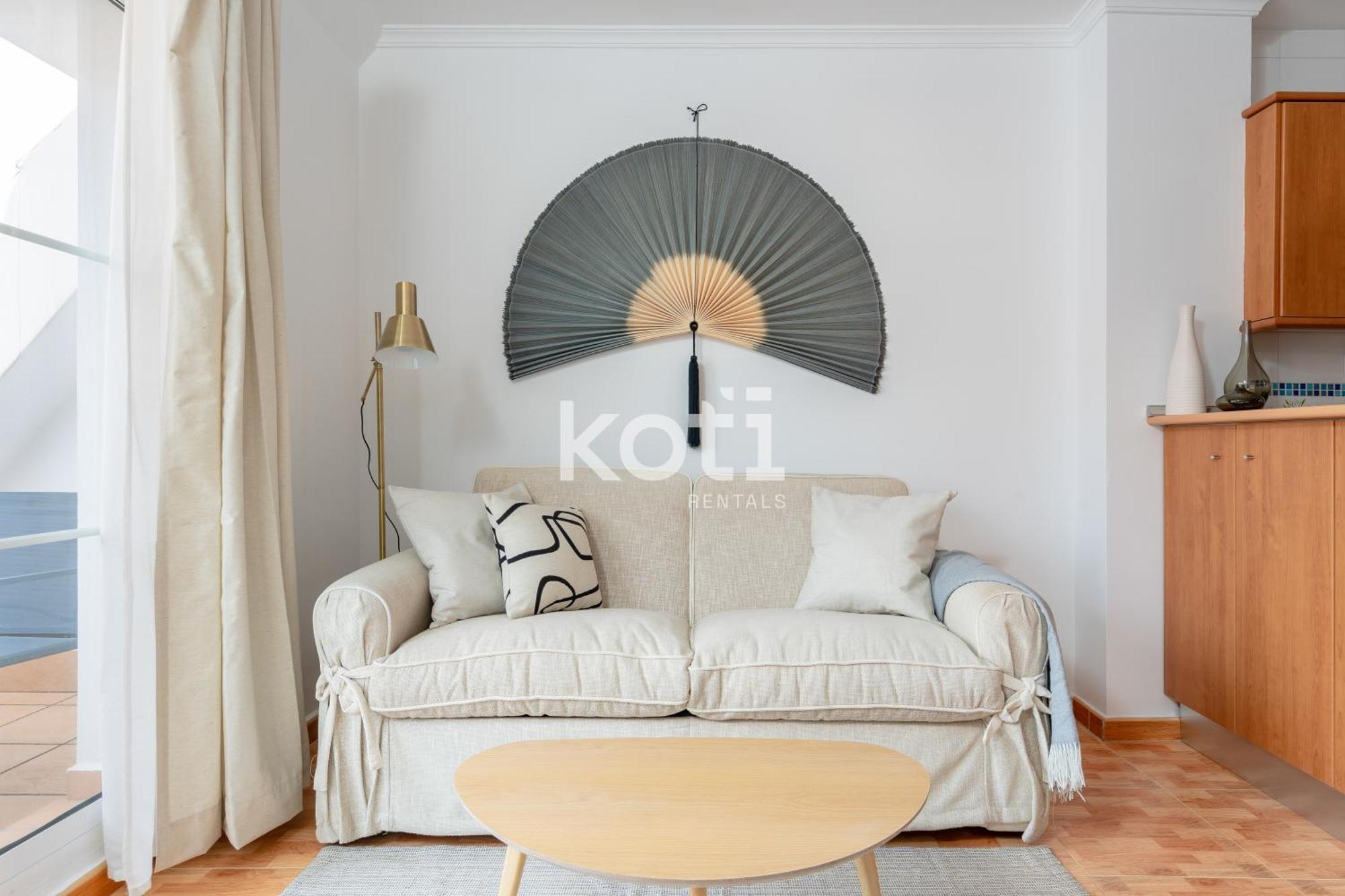 Koti Rentals - Sandy Beach Apartment Фуeнхирола Екстериор снимка