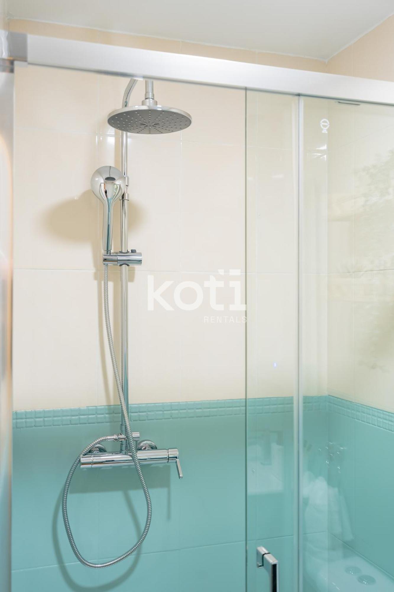 Koti Rentals - Sandy Beach Apartment Фуeнхирола Екстериор снимка