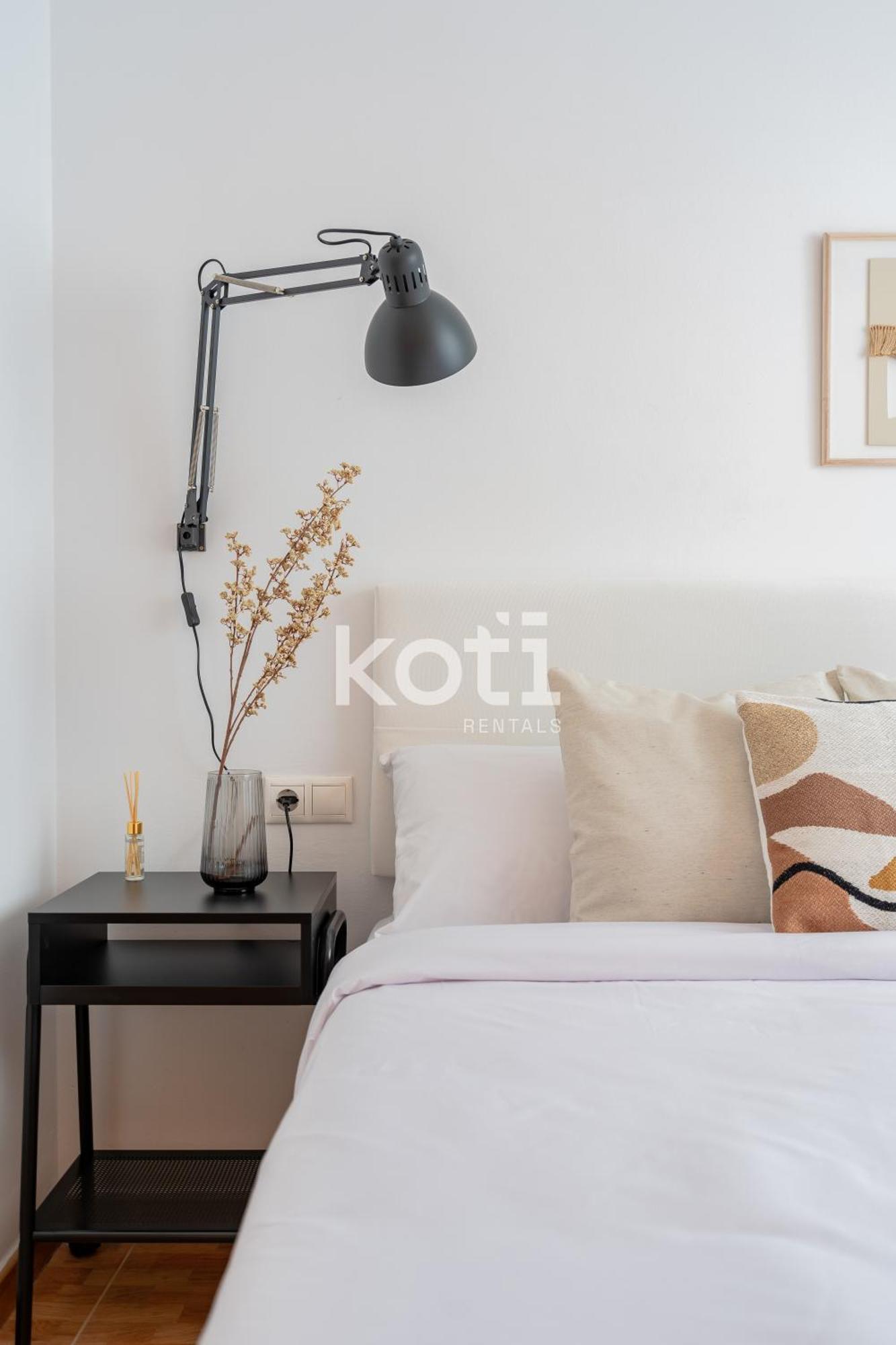 Koti Rentals - Sandy Beach Apartment Фуeнхирола Екстериор снимка