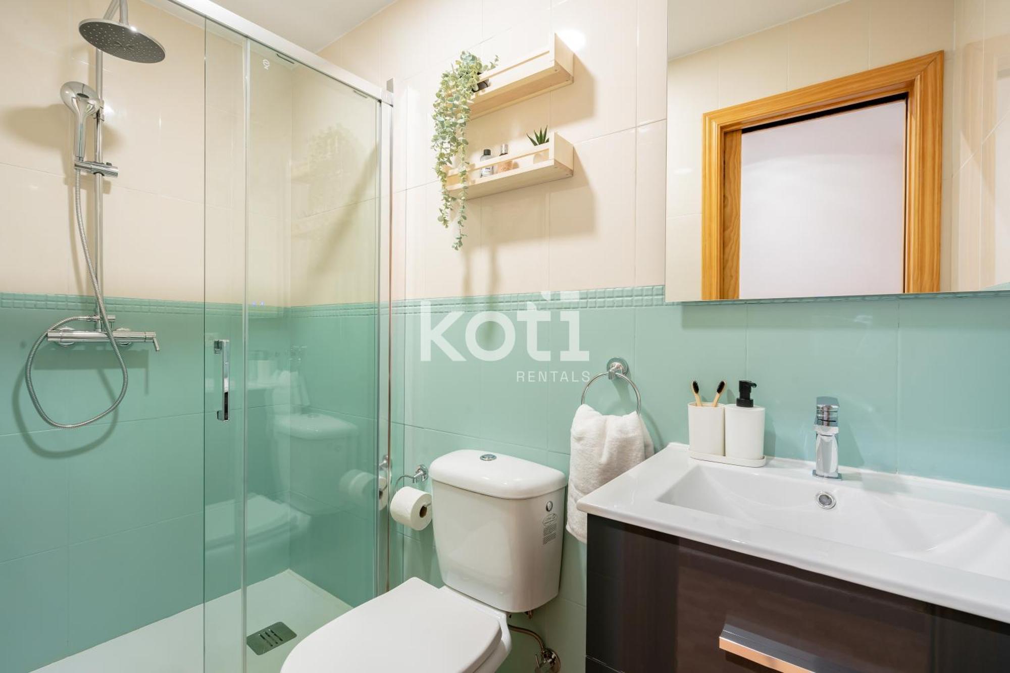 Koti Rentals - Sandy Beach Apartment Фуeнхирола Екстериор снимка