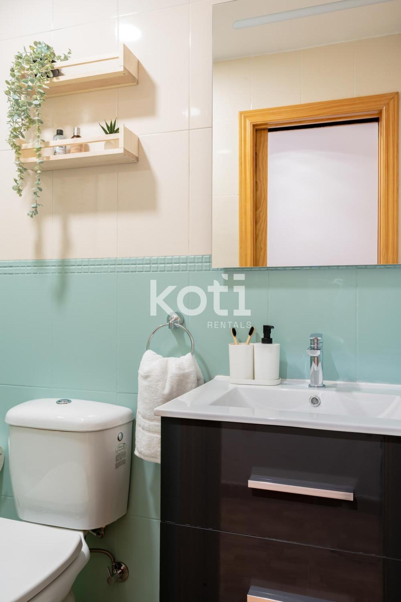 Koti Rentals - Sandy Beach Apartment Фуeнхирола Екстериор снимка