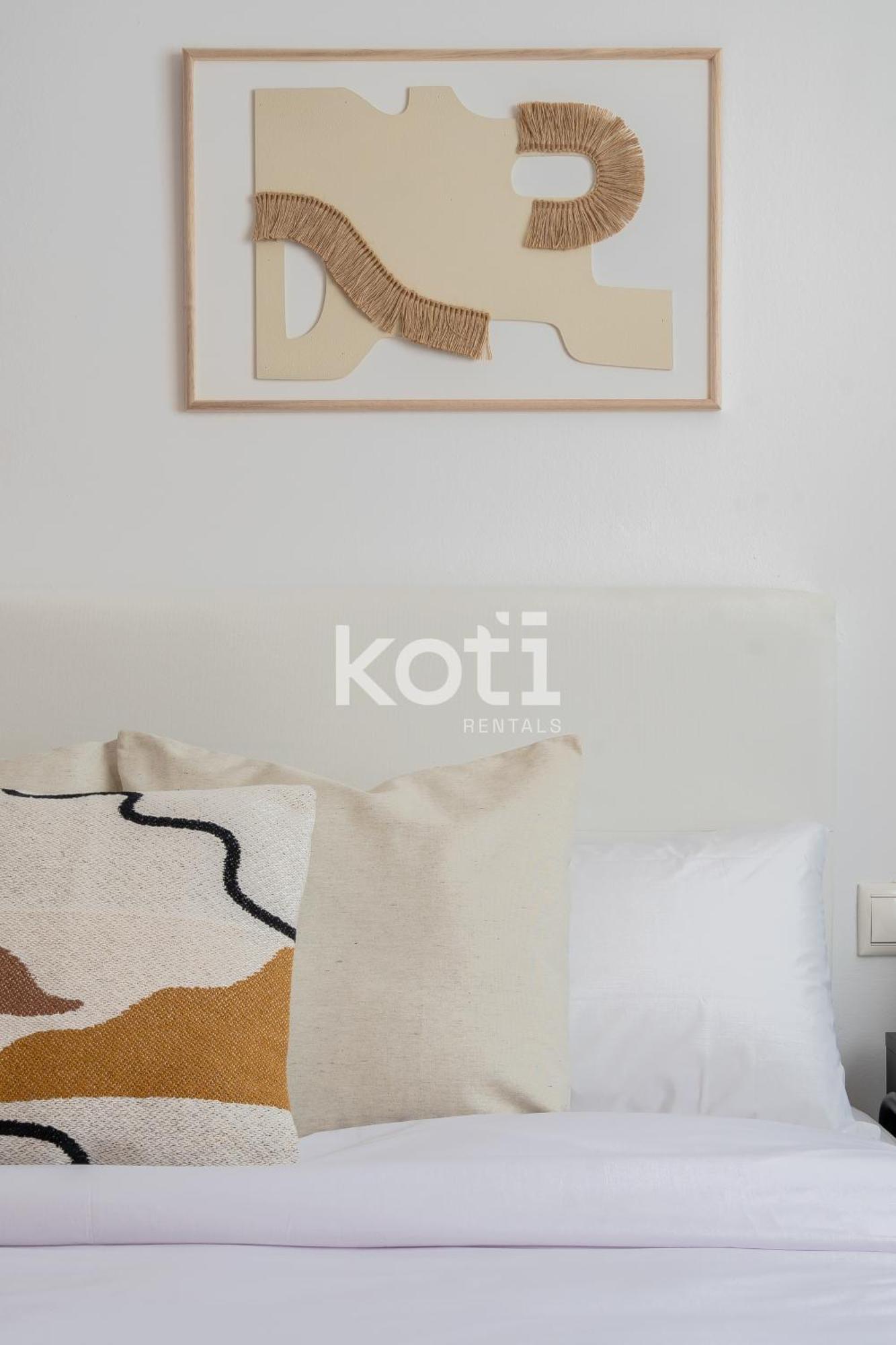 Koti Rentals - Sandy Beach Apartment Фуeнхирола Екстериор снимка