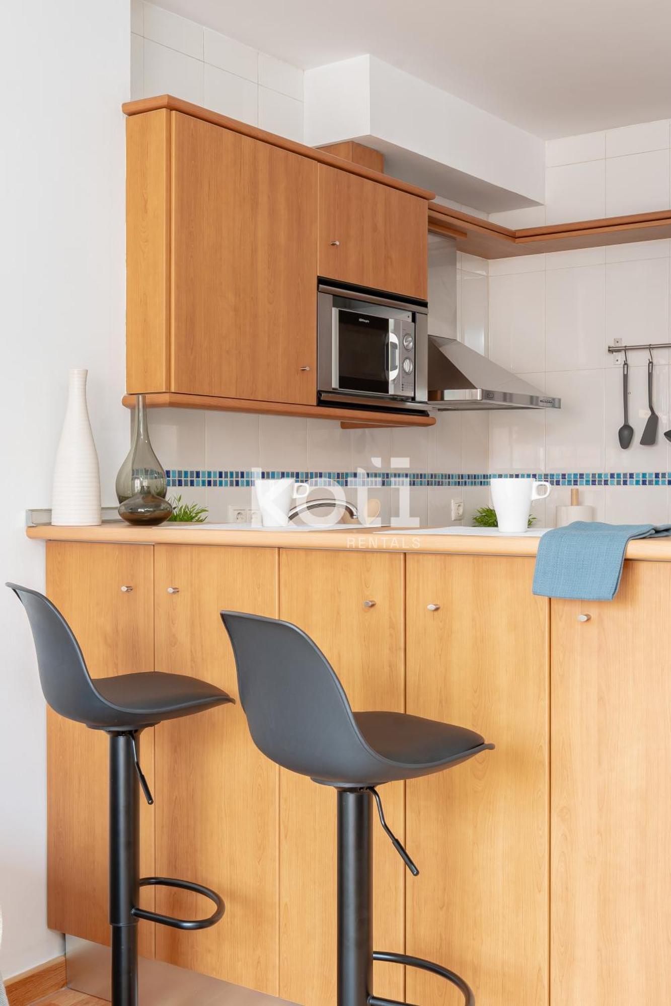 Koti Rentals - Sandy Beach Apartment Фуeнхирола Екстериор снимка