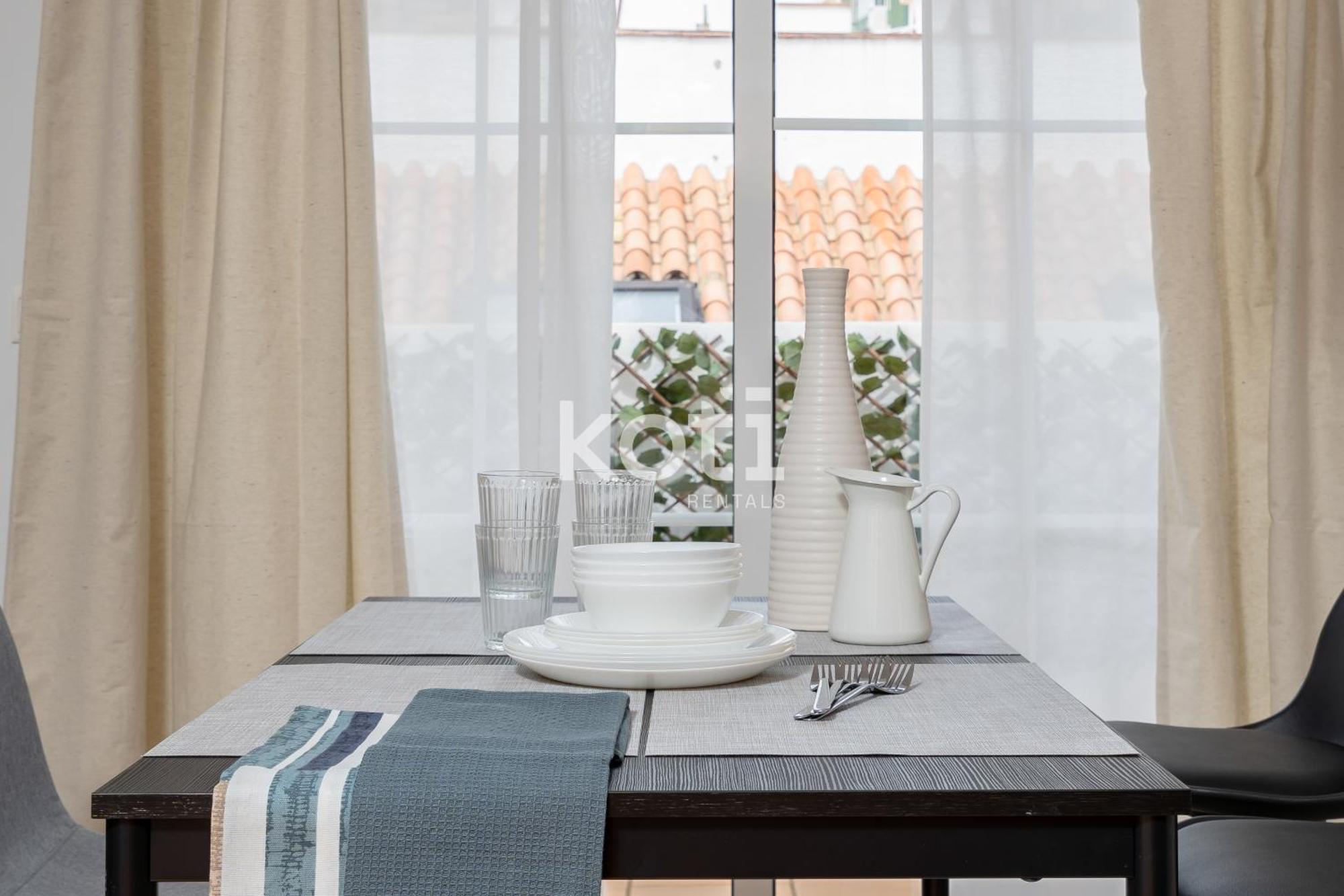 Koti Rentals - Sandy Beach Apartment Фуeнхирола Екстериор снимка