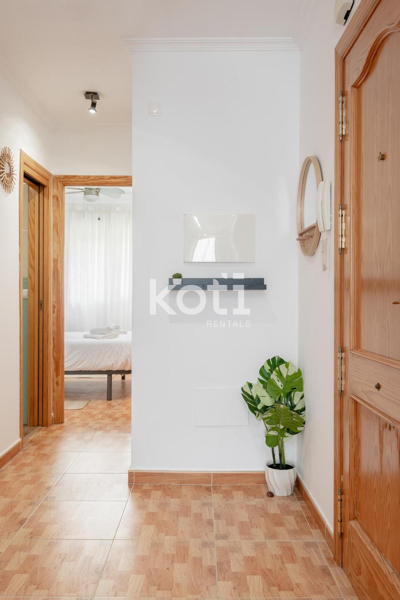 Koti Rentals - Sandy Beach Apartment Фуeнхирола Екстериор снимка