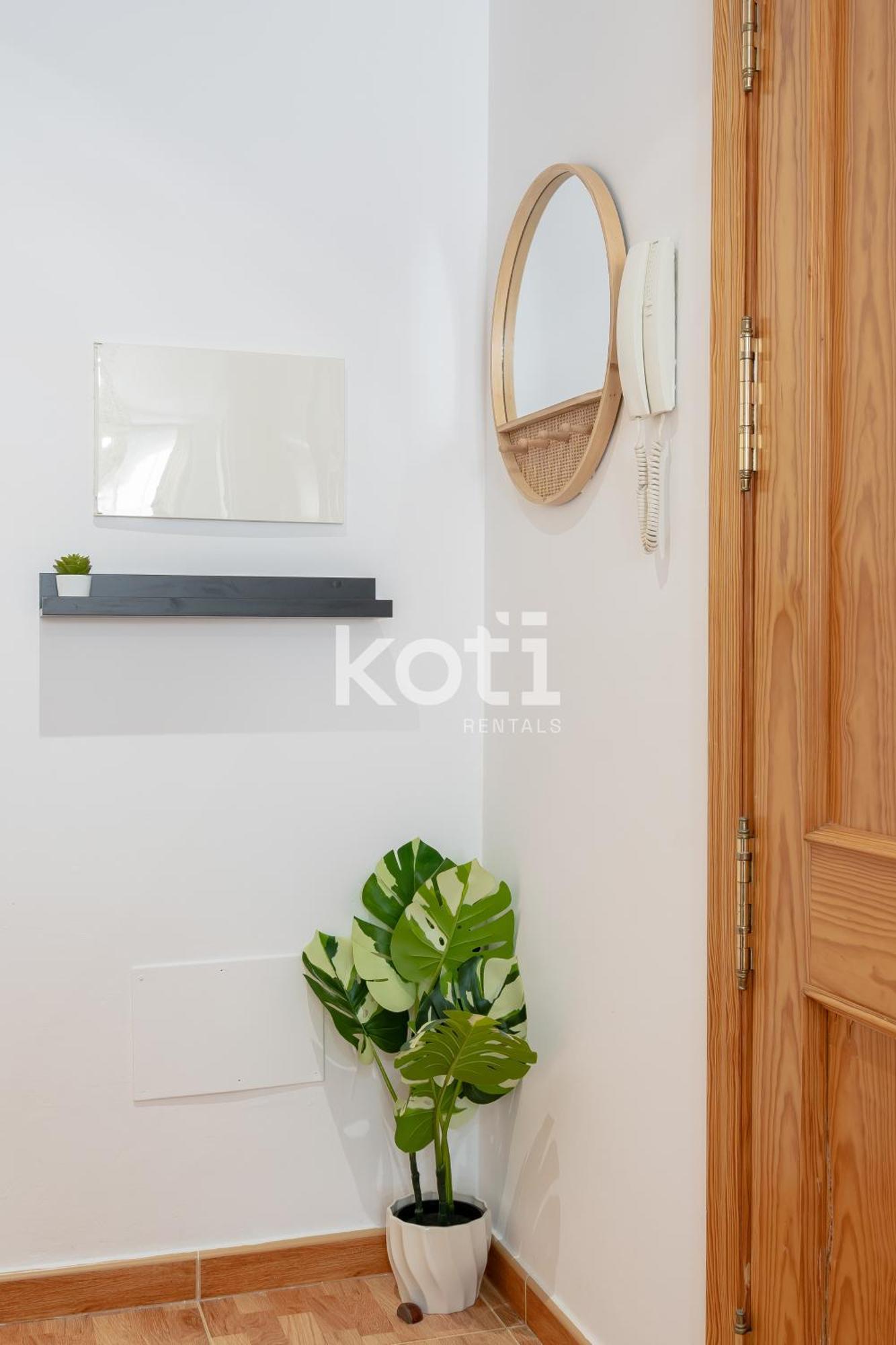 Koti Rentals - Sandy Beach Apartment Фуeнхирола Екстериор снимка