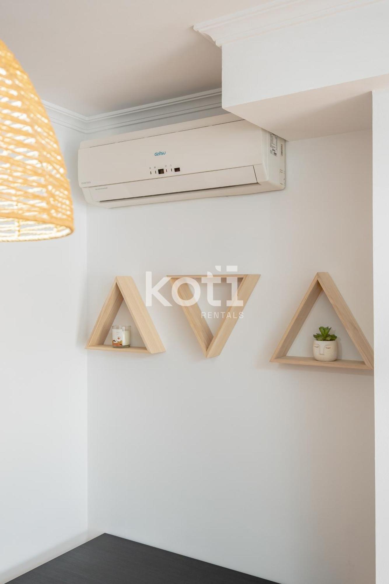 Koti Rentals - Sandy Beach Apartment Фуeнхирола Екстериор снимка