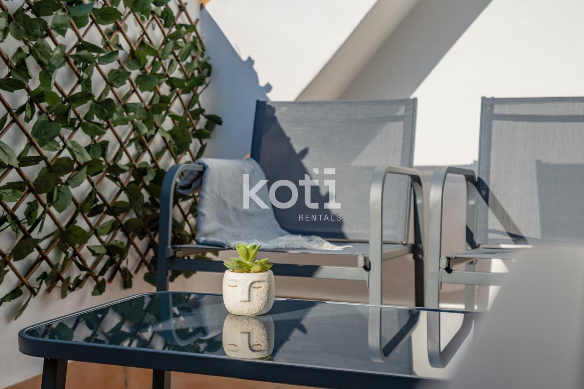 Koti Rentals - Sandy Beach Apartment Фуeнхирола Екстериор снимка